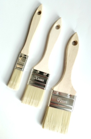 Zestaw trzech pędzli drewnianych do lakieru włosie naturalne 20 / 35 / 50mm