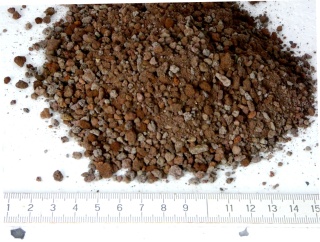 Lawa wulkaniczna czerwona drobna 2-5 mm naturalne podłoże do sukulentów 20L