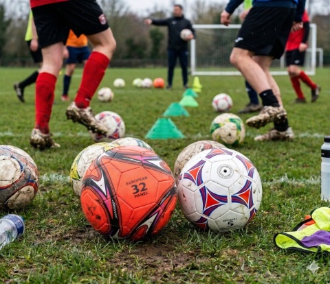 Piłka nożna 32 panele treningowa rekreacja wytrzymała mix kolorów rozmiar 5